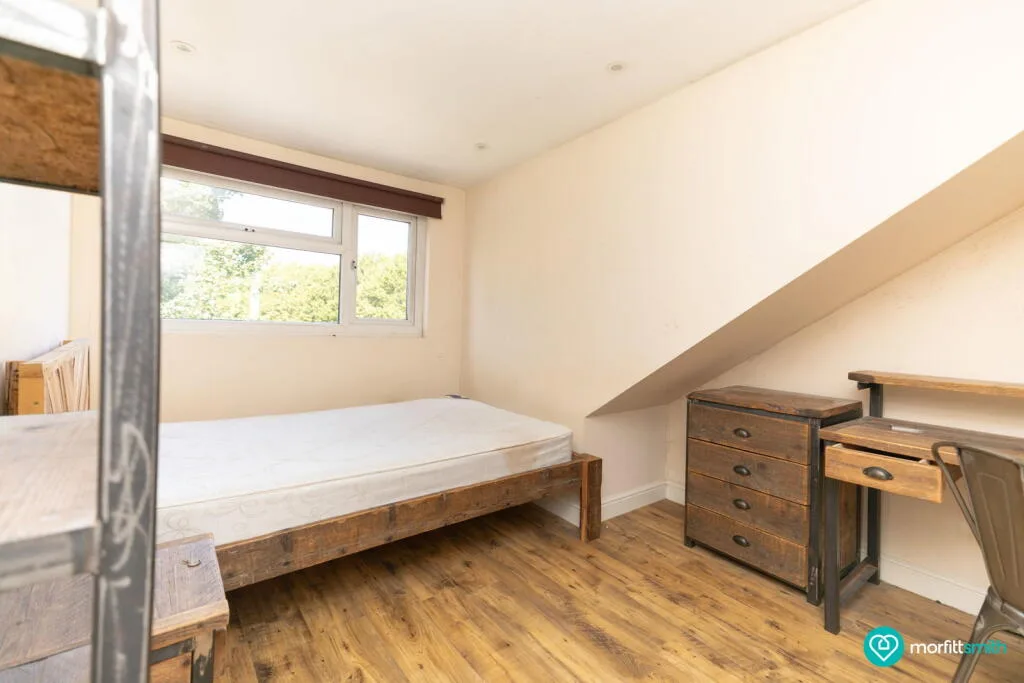 6 bedroom end of terrace house for rent