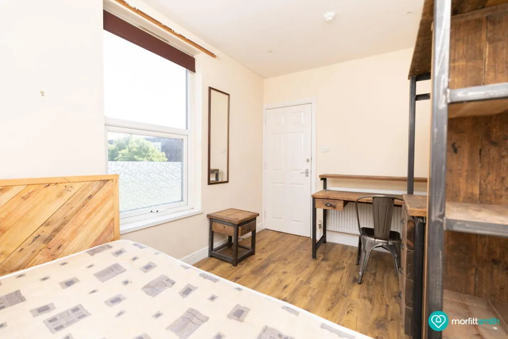 6 bedroom end of terrace house for rent