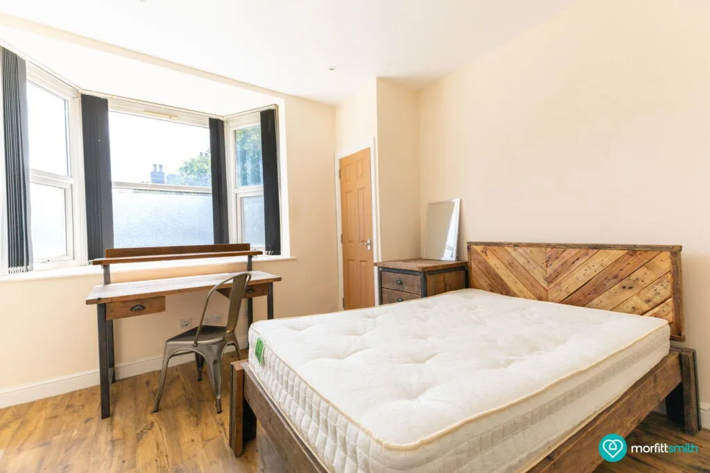 6 bedroom end of terrace house for rent