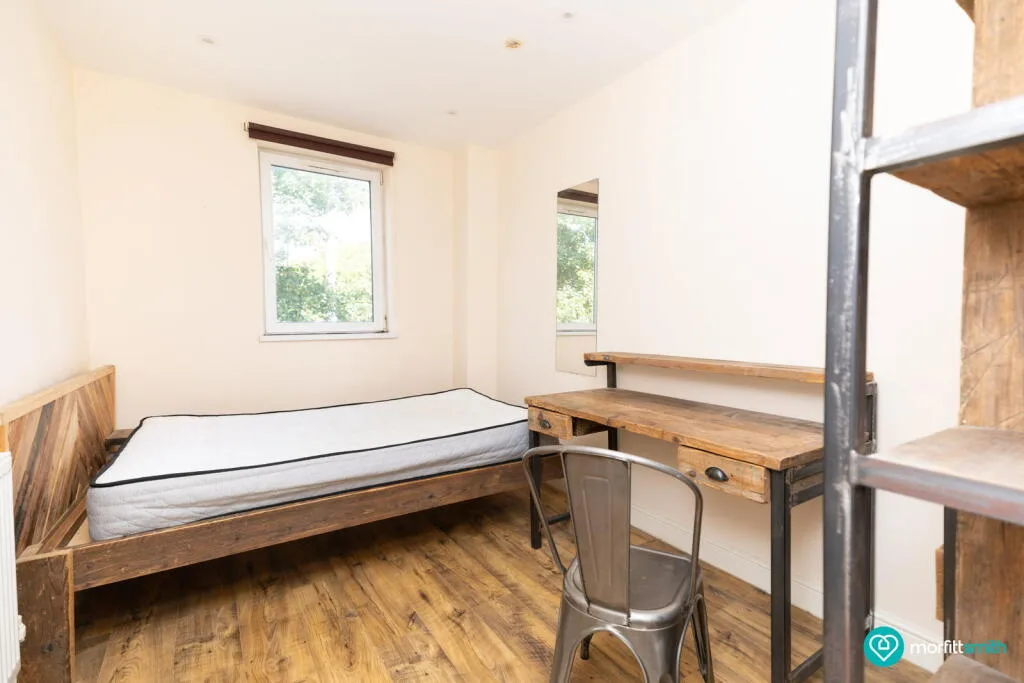 6 bedroom end of terrace house for rent