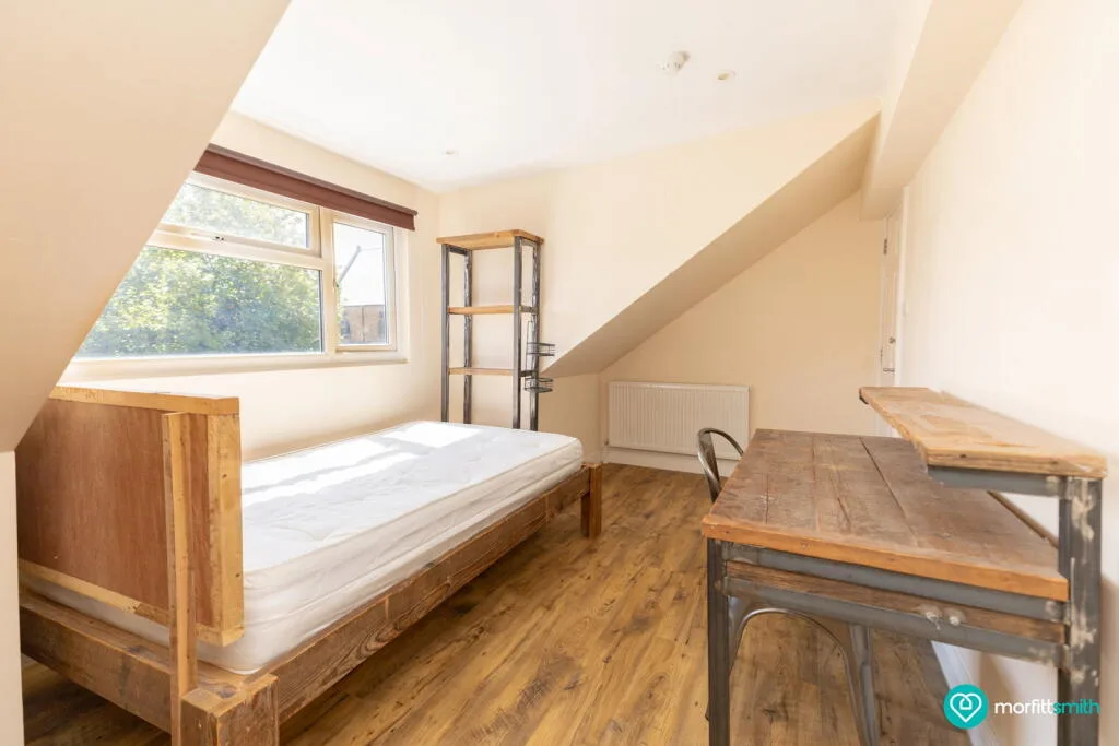 6 bedroom end of terrace house for rent