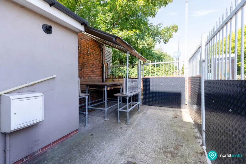 6 bedroom end of terrace house for rent