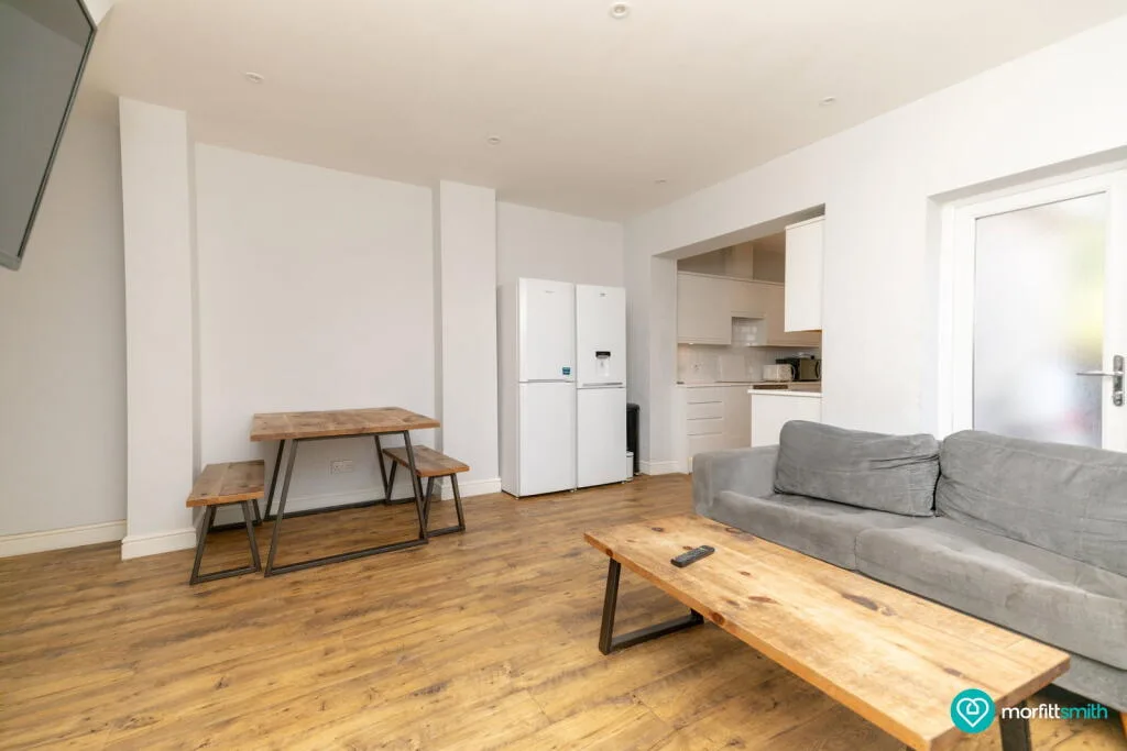 6 bedroom end of terrace house for rent