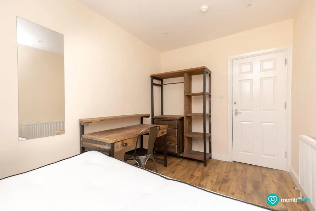 6 bedroom end of terrace house for rent