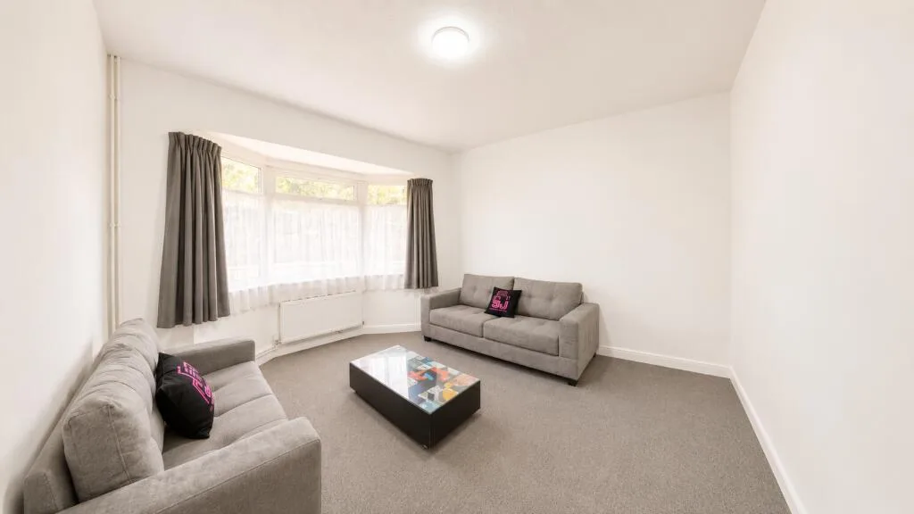 5 bedroom terraced house for rent