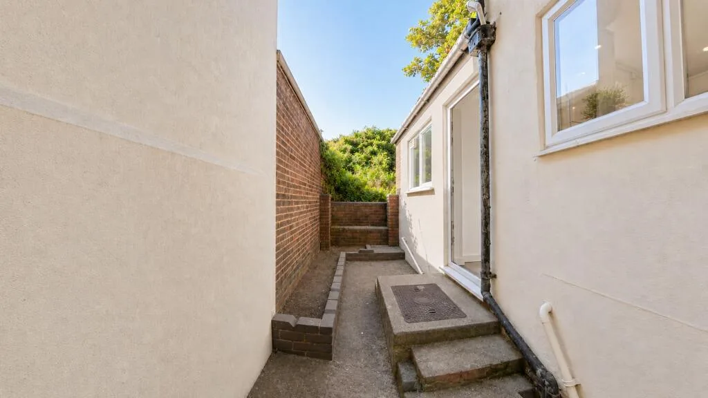 5 bedroom terraced house for rent