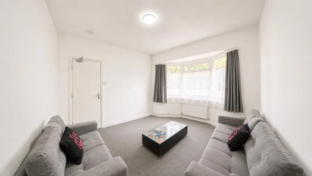 5 bedroom terraced house for rent