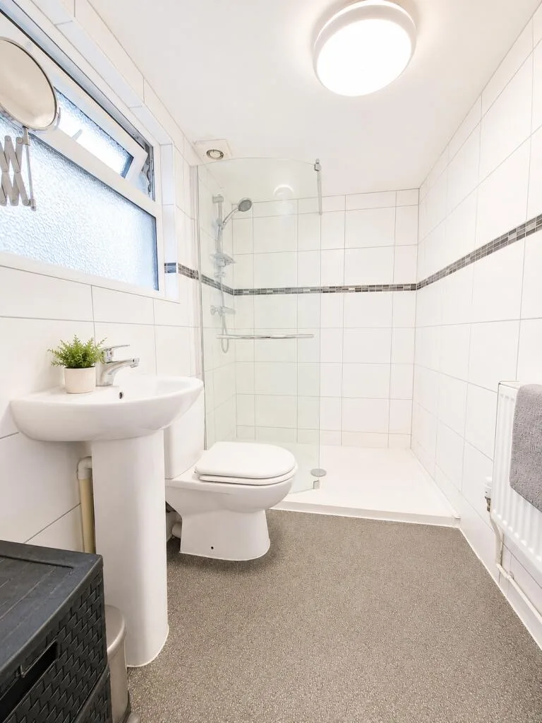 6 bedroom terraced house for rent