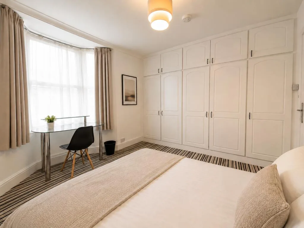 6 bedroom terraced house for rent