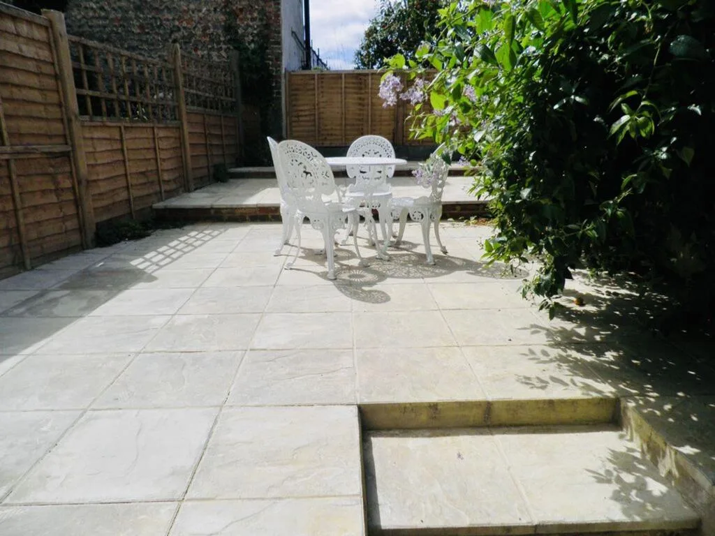 6 bedroom terraced house for rent