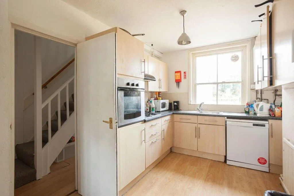 6 bedroom terraced house for rent