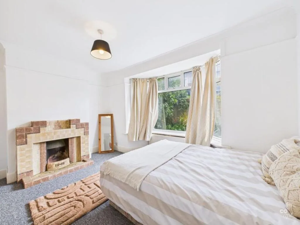 6 bedroom semi-detached house for rent