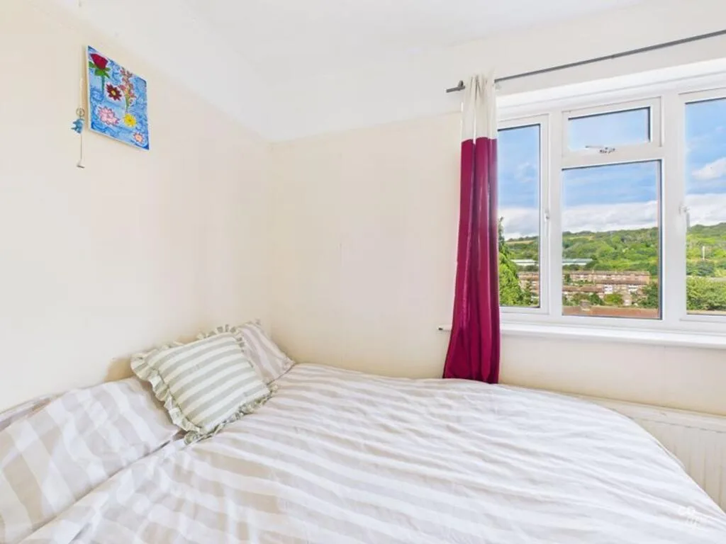 6 bedroom semi-detached house for rent