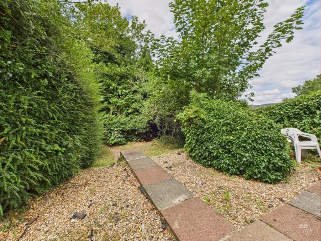6 bedroom semi-detached house for rent