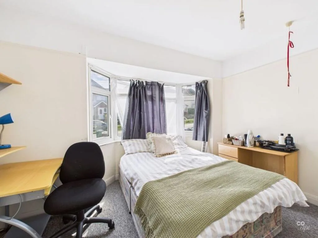 6 bedroom semi-detached house for rent
