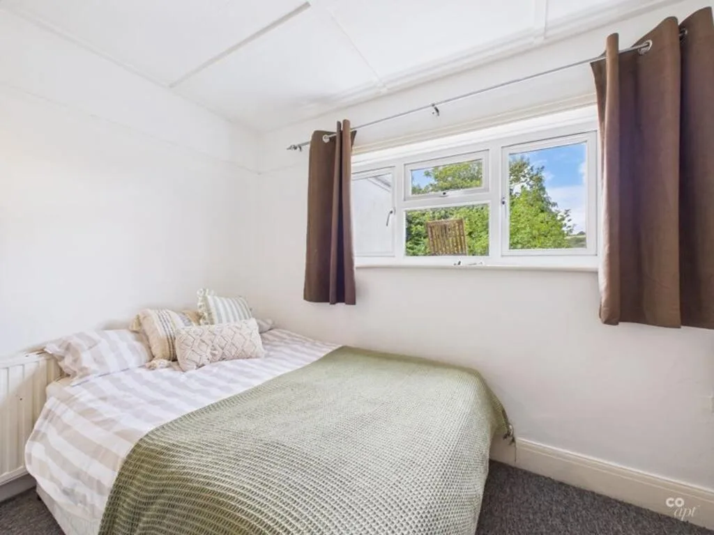 6 bedroom semi-detached house for rent