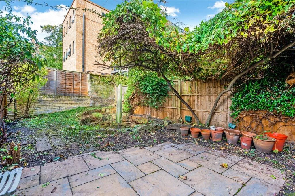 4 bedroom terraced house for rent