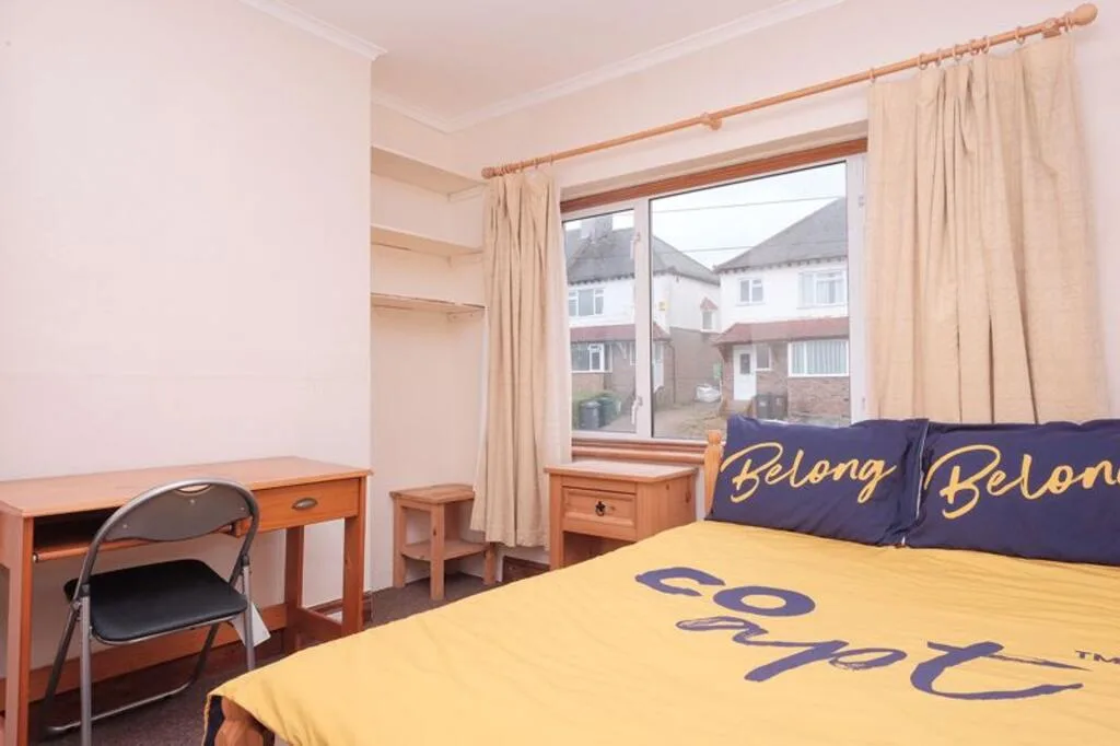 4 bedroom semi-detached house for rent
