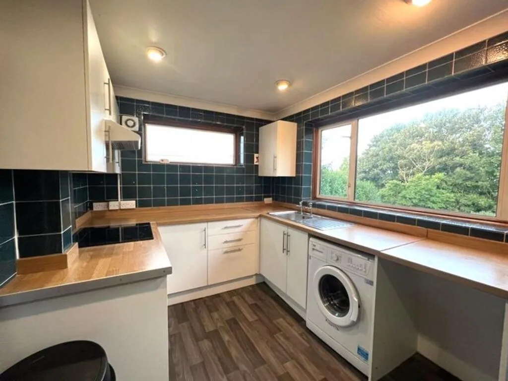 4 bedroom semi-detached house for rent