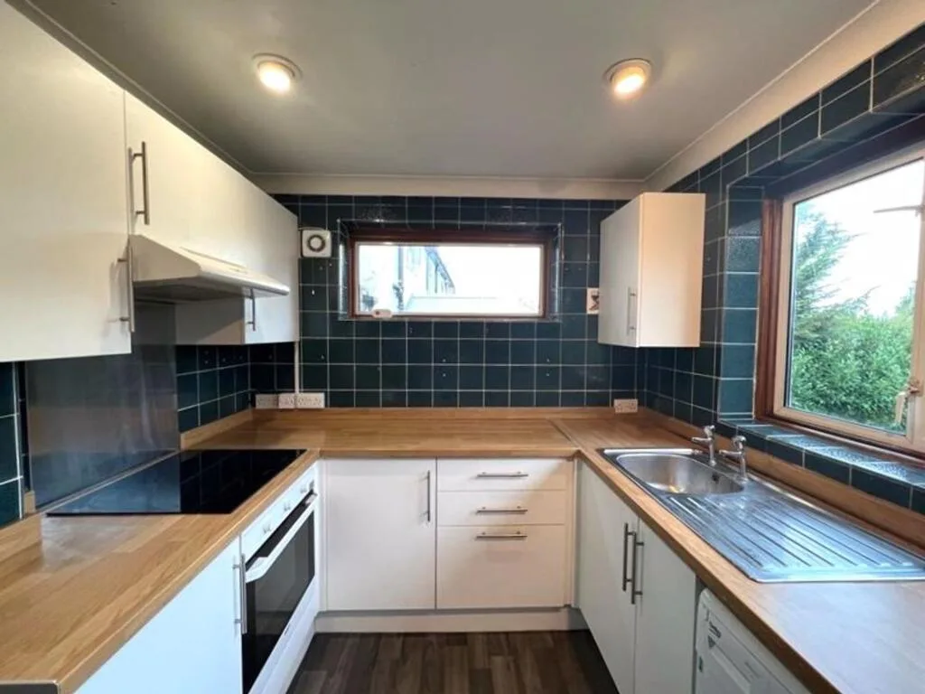 4 bedroom semi-detached house for rent