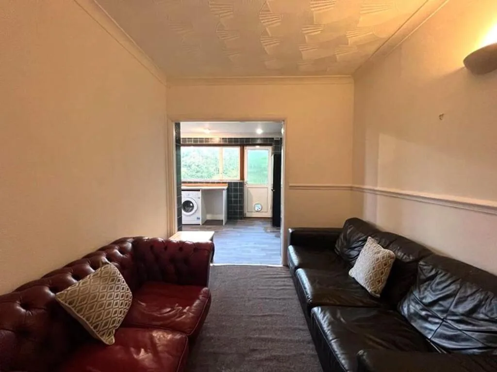 4 bedroom semi-detached house for rent