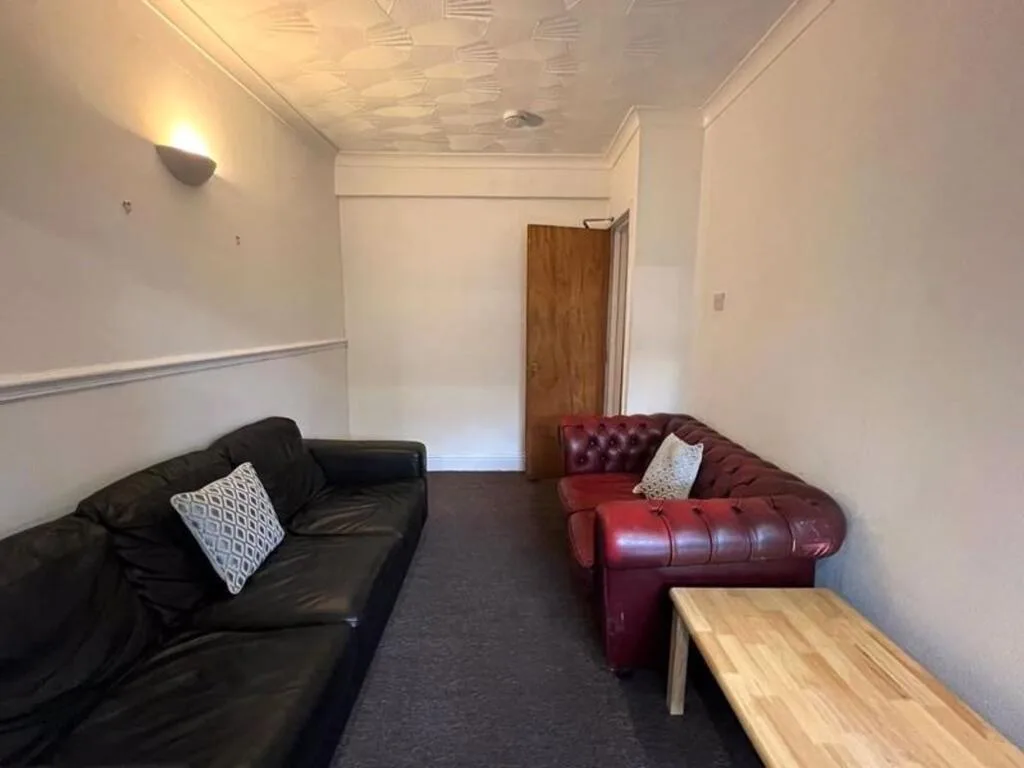 4 bedroom semi-detached house for rent