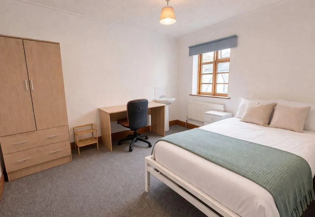 5 bedroom terraced house for rent
