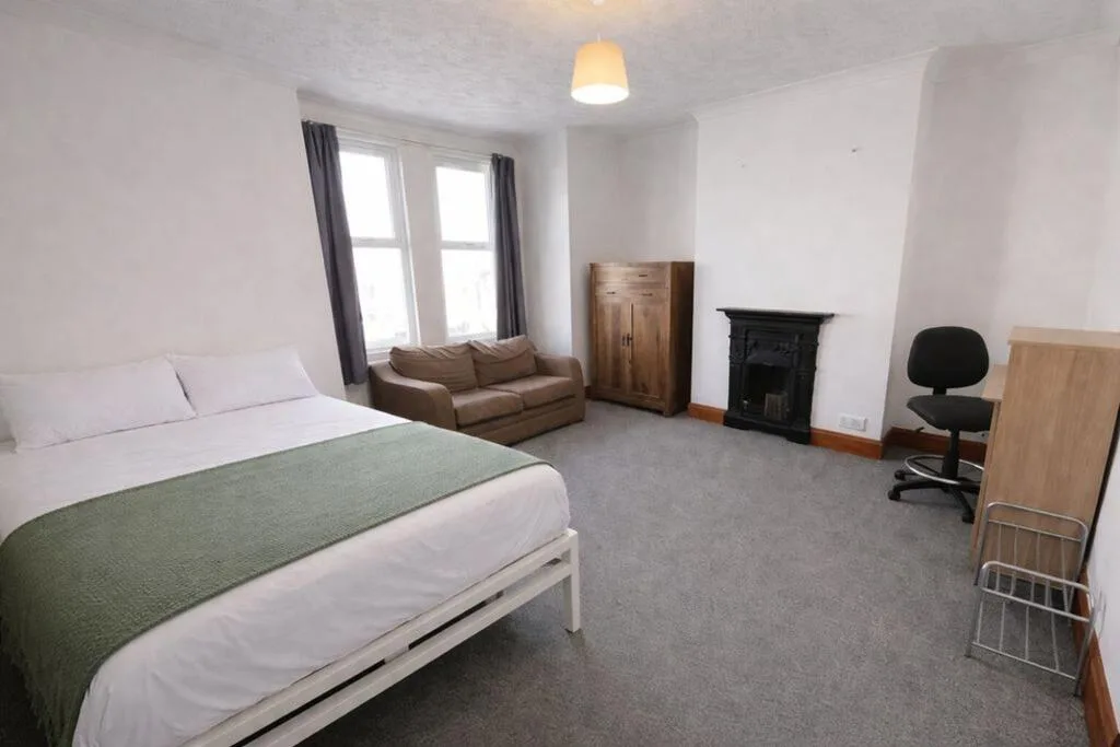 5 bedroom terraced house for rent