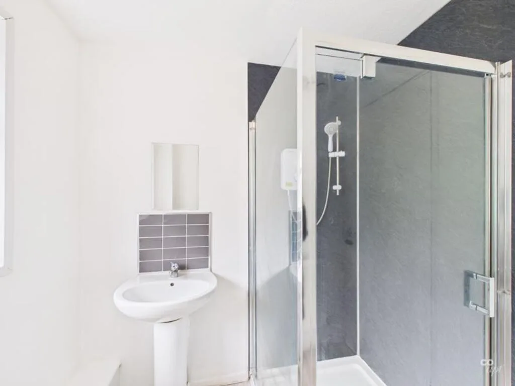 5 bedroom terraced house for rent