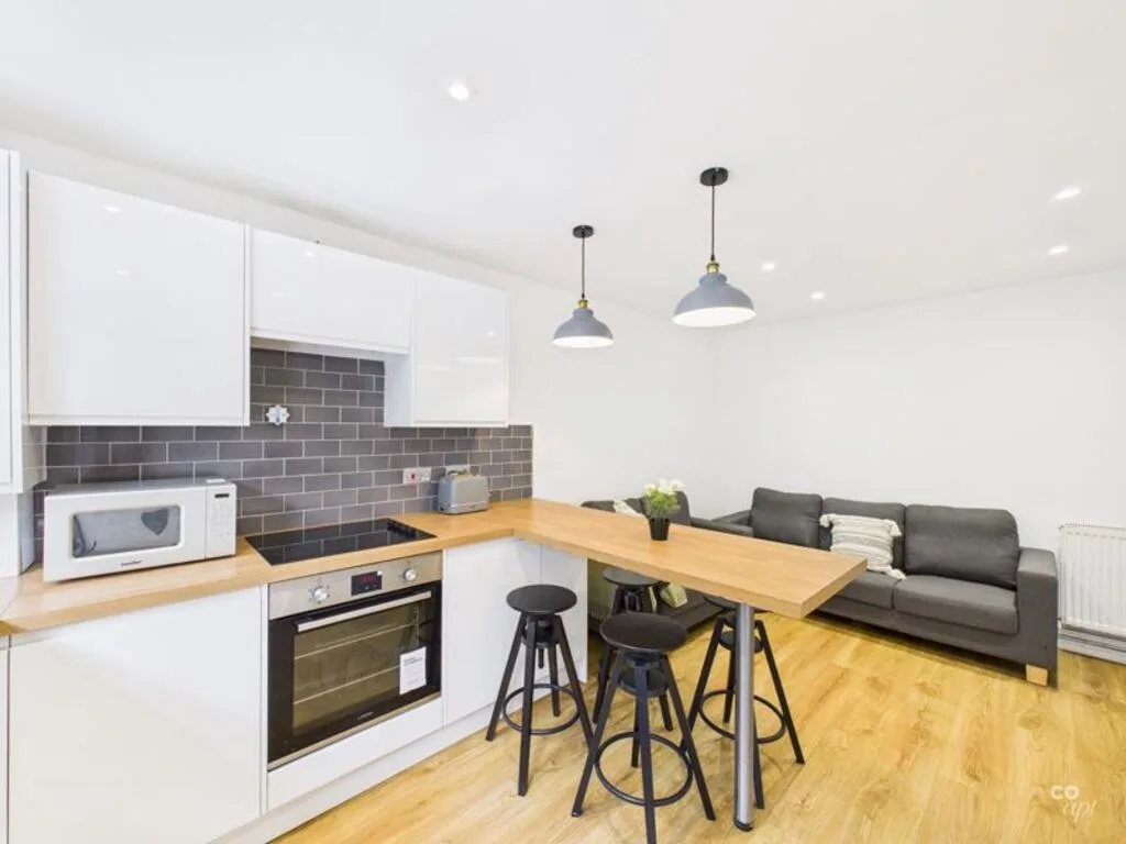 5 bedroom terraced house for rent