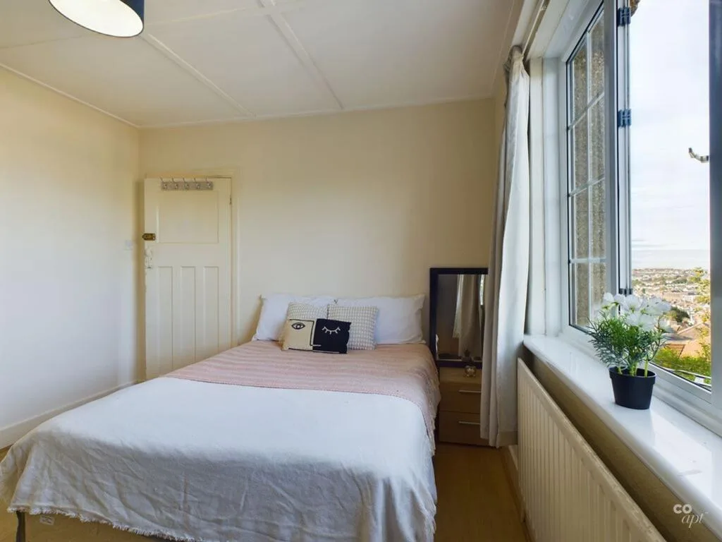 4 bedroom semi-detached house for rent