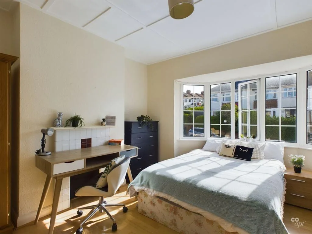 4 bedroom semi-detached house for rent