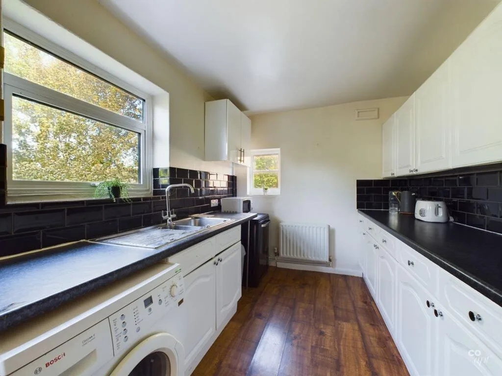 5 bedroom semi-detached house for rent