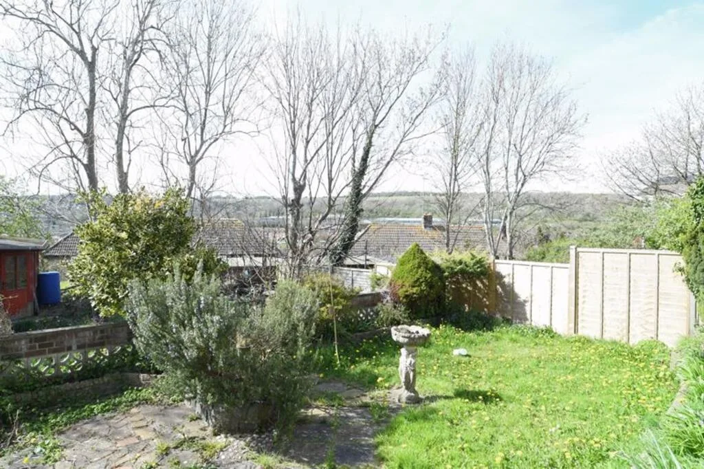 5 bedroom semi-detached house for rent