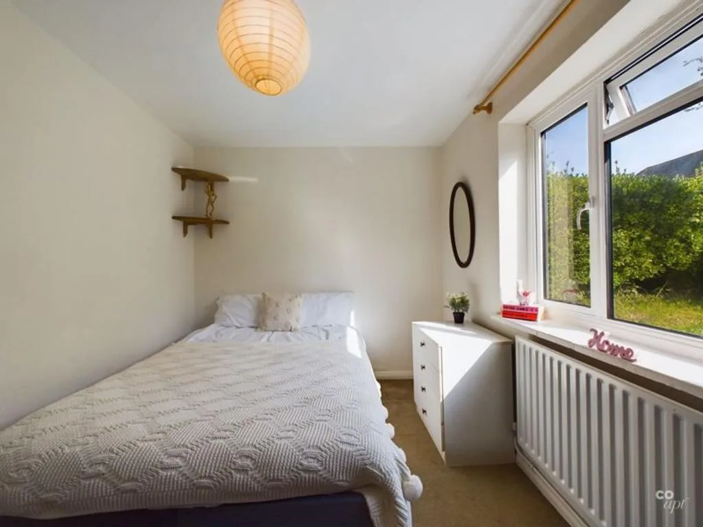 5 bedroom semi-detached house for rent