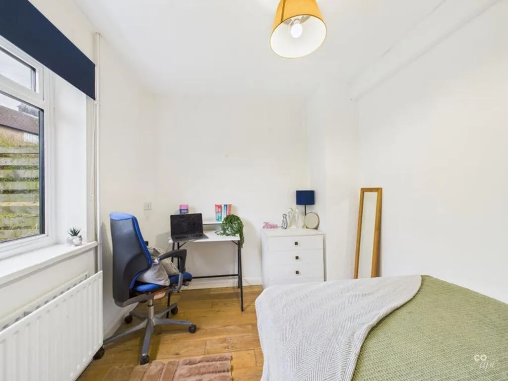 6 bedroom semi-detached house for rent