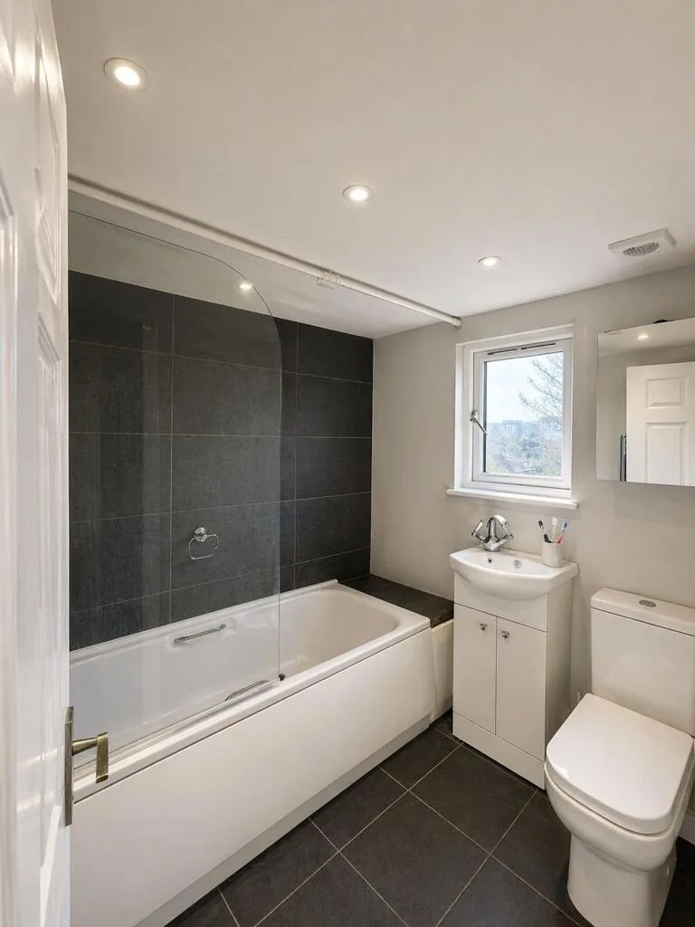 6 bedroom semi-detached house for rent