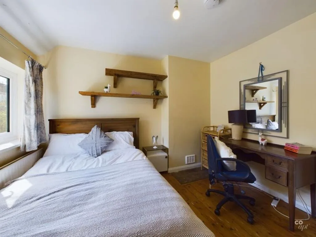 6 bedroom semi-detached house for rent