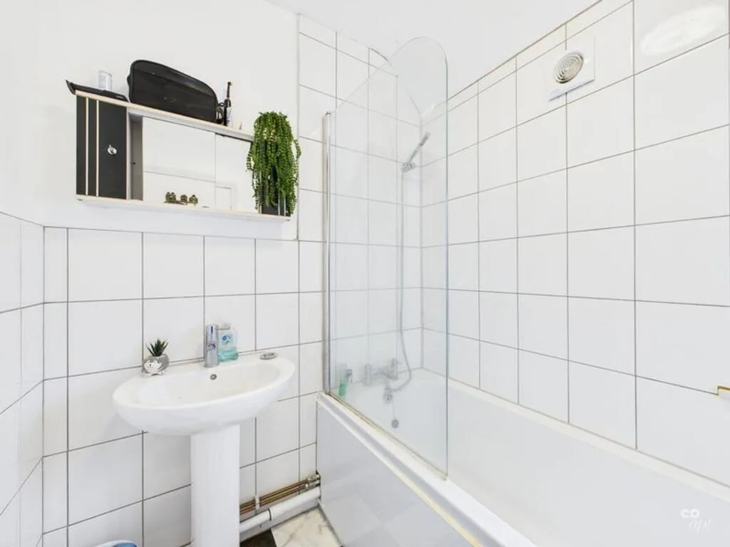 6 bedroom semi-detached house for rent