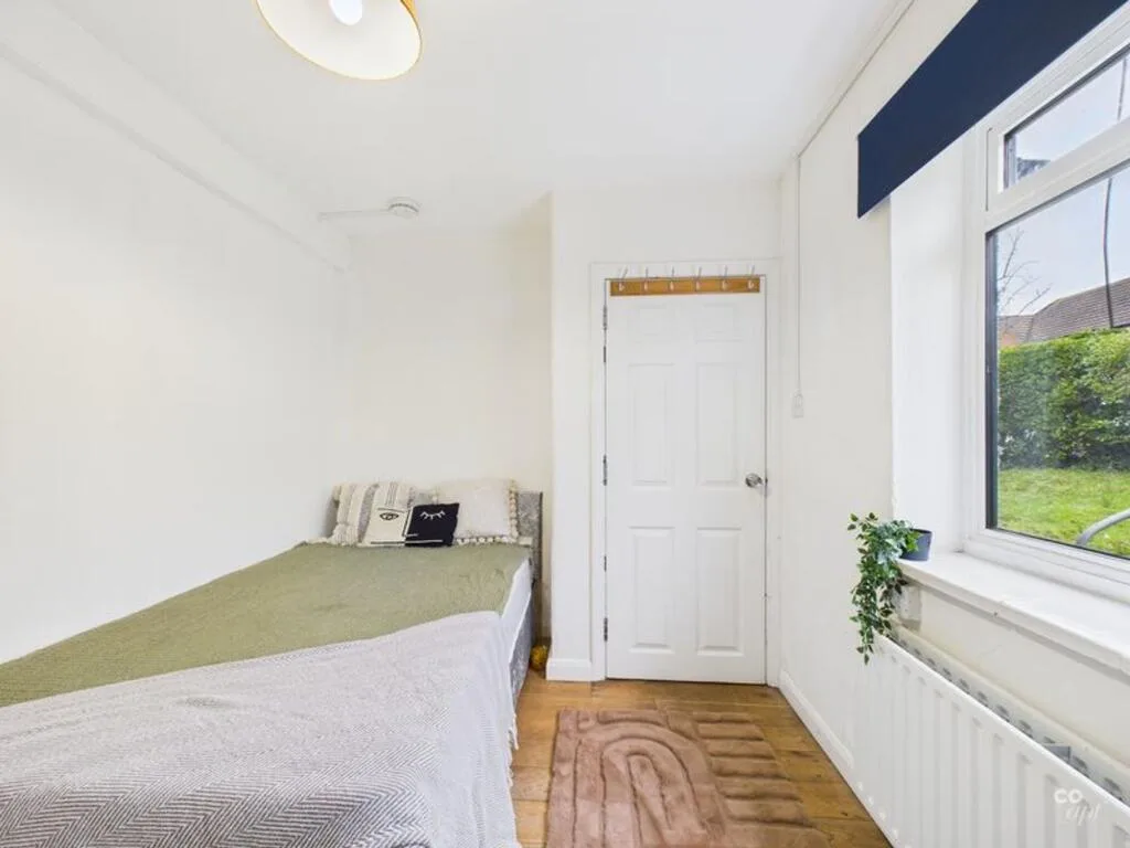 6 bedroom semi-detached house for rent