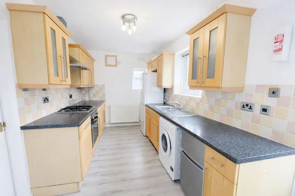 5 bedroom terraced house for rent