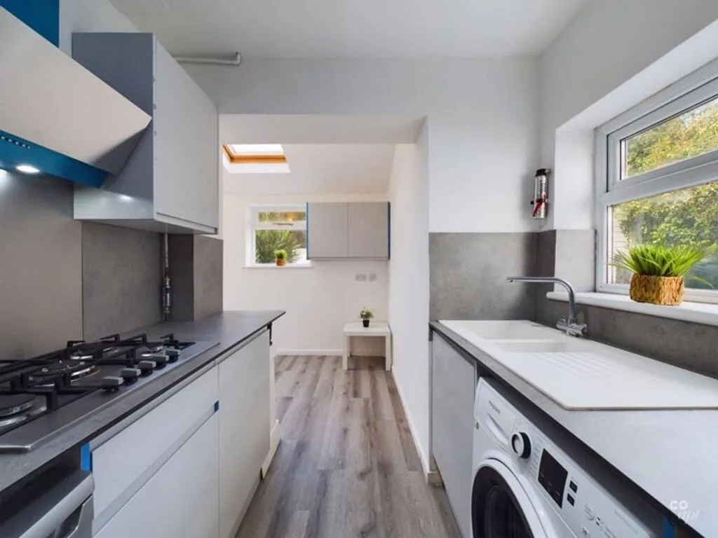 5 bedroom semi-detached house for rent