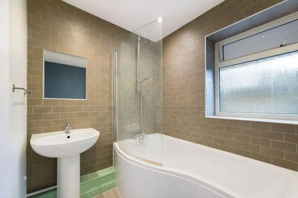 5 bedroom detached house for rent