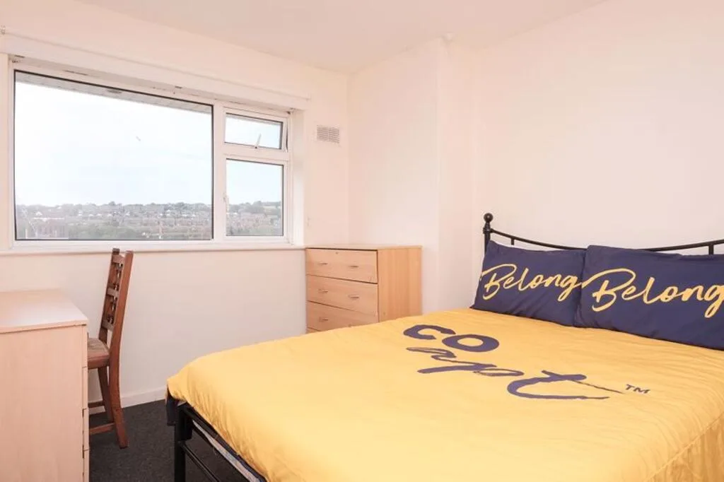 5 bedroom semi-detached house for rent