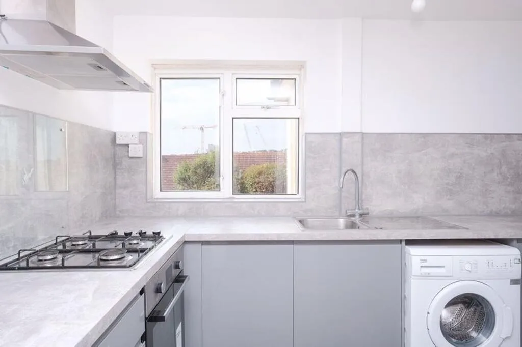5 bedroom semi-detached house for rent