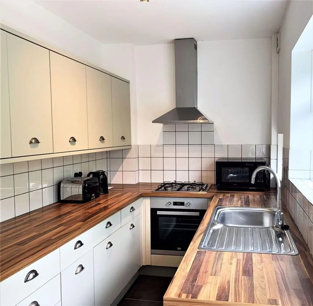 5 bedroom terraced house for rent