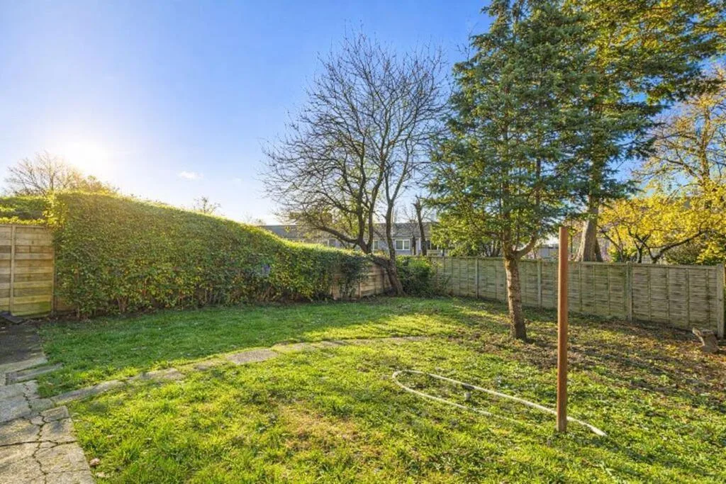 5 bedroom terraced house for rent