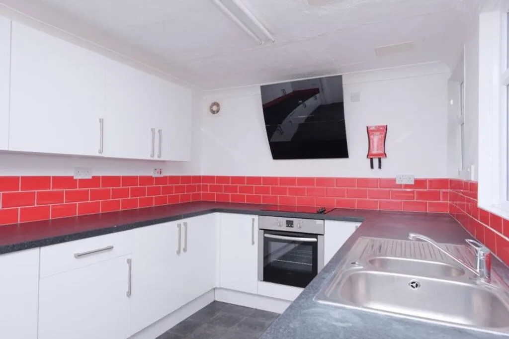 6 bedroom terraced house for rent