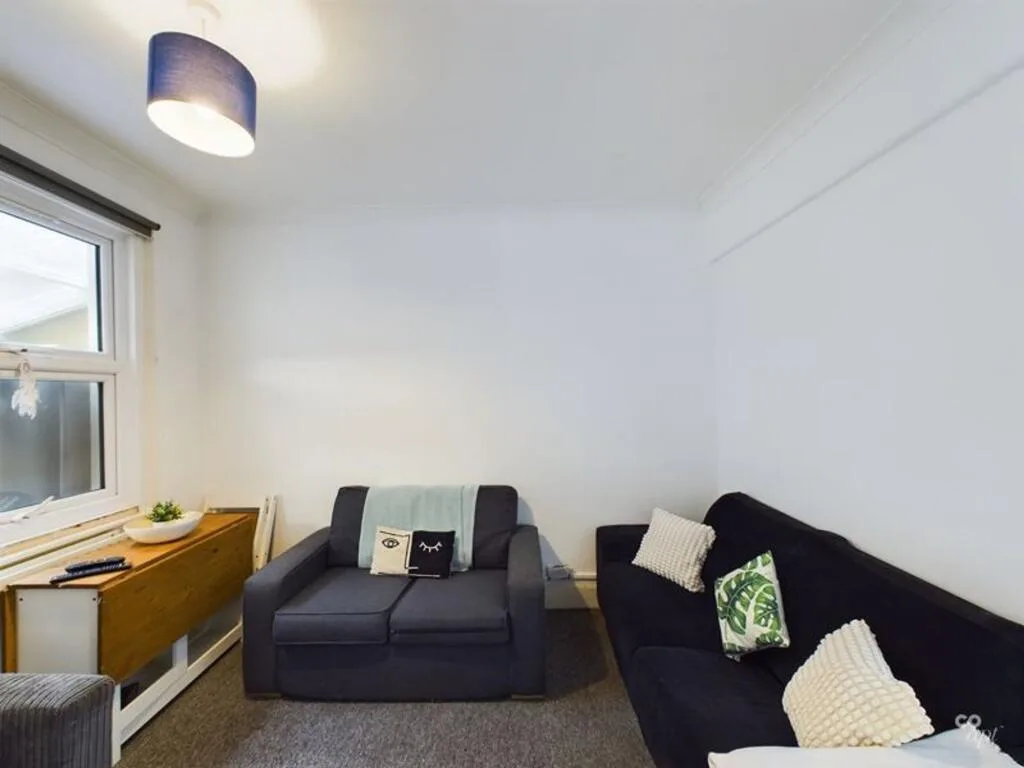 6 bedroom terraced house for rent