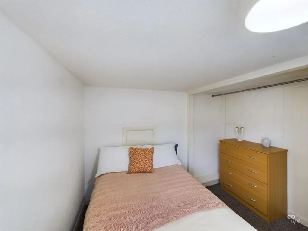6 bedroom terraced house for rent